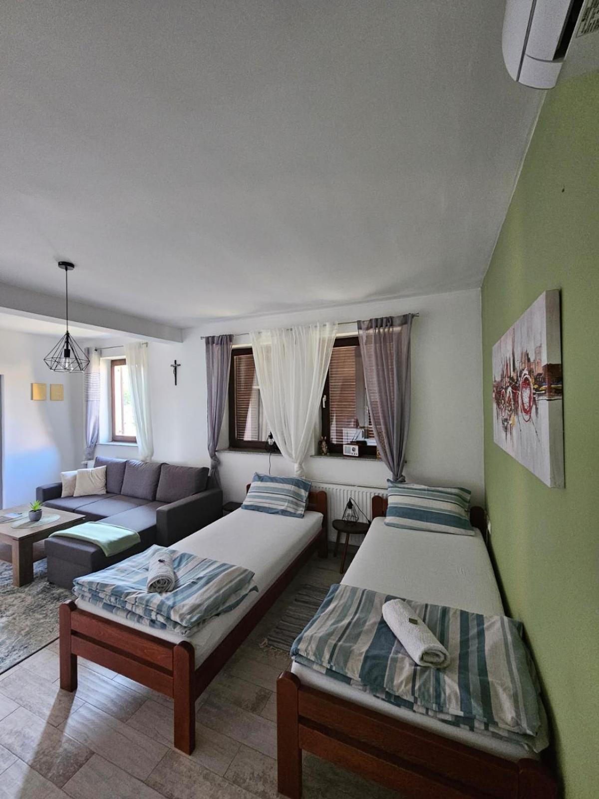 Studio Apartman Dora Ilok Exterior photo